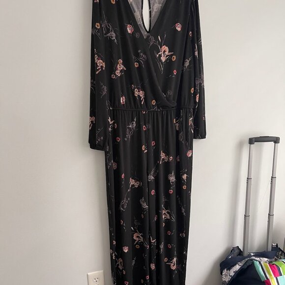 GORGEOUS NWT: Maurices black floral jumpsuit XXL Flattering V Neck Pockets - Picture 1 of 7